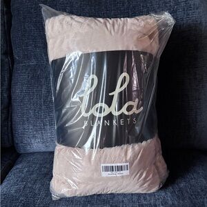 Lola Blankets Plush Throw